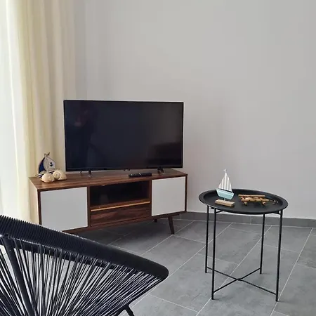 Noah_sunny_apartment